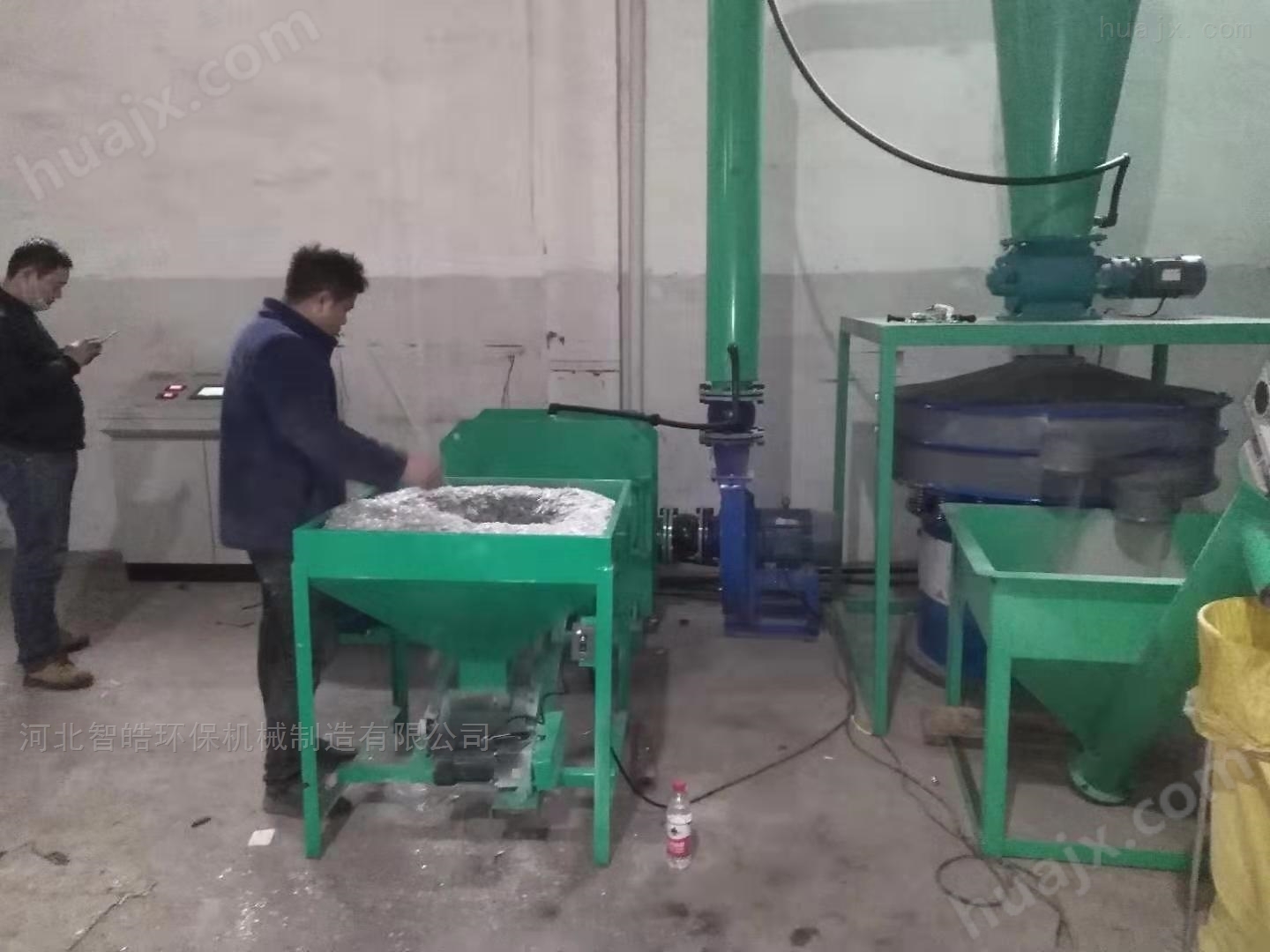 自动化PVC塑钢磨粉机有内味了