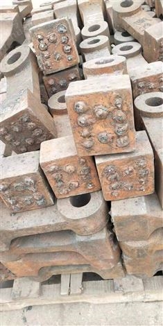 镶嵌合金锤头煤矸石粉碎机高锰钢锤头