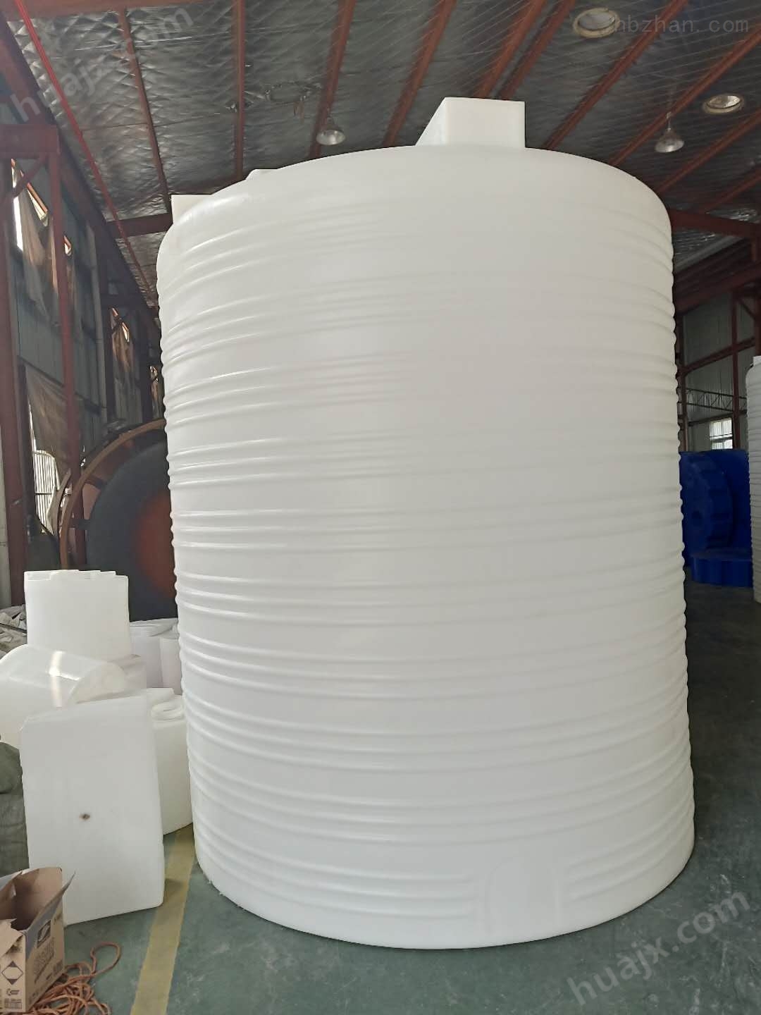 10吨塑料储水箱 发泡剂储罐