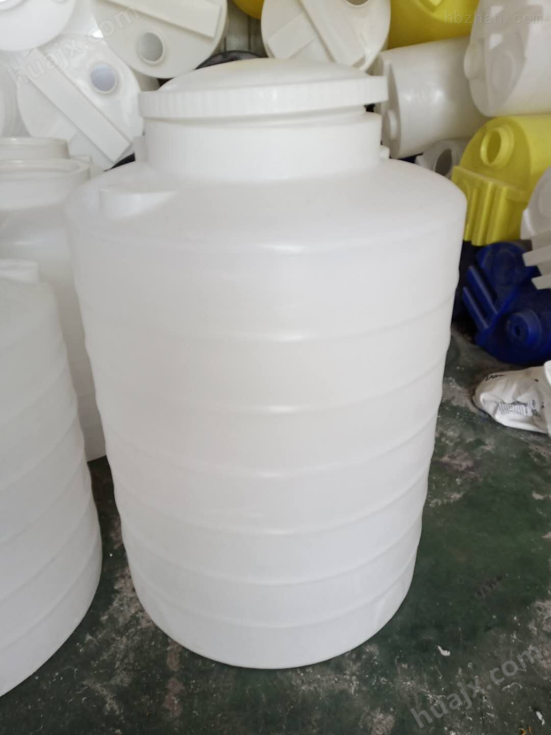 0.3吨立式塑料水箱 0.3立方外加剂储罐